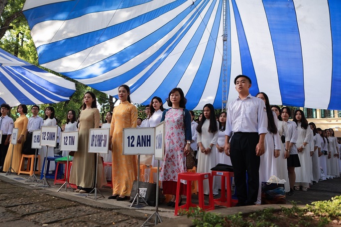 Học sinh trường Chu Văn An (Hà Nội) bật khóc ngày bế giảng